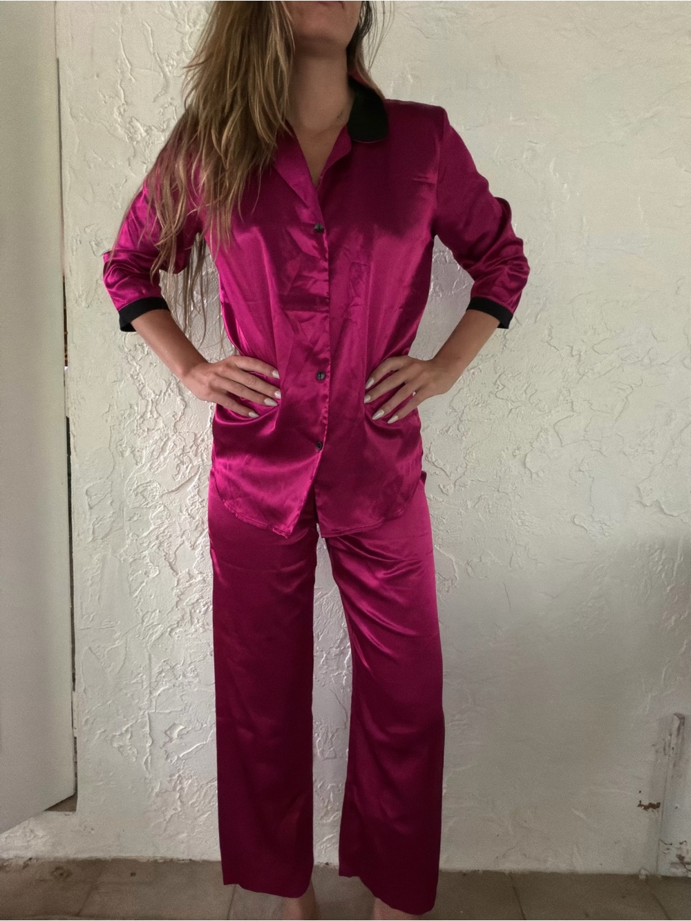 Oscar de la Renta Magenta Satin Pajama Set with Black Trim